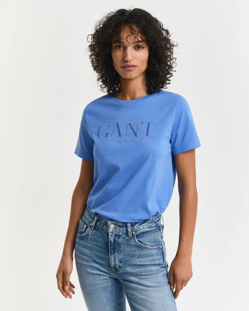 Женская футболка с коротким рукавом и рисунком на груди Gant, синий
Женская футболка с коротким рукавом и рисунком на груди Gant, синий