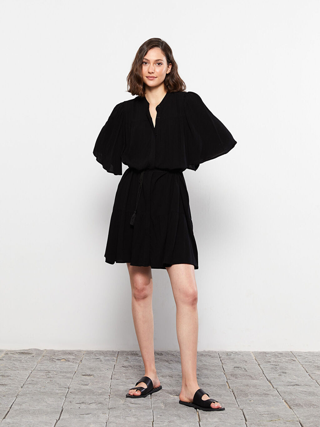 Прямое женское платье из вискозы с круглым вырезом и короткими рукавами LCW Casual
Прямое женское платье из вискозы с круглым вырезом и короткими рукавами LCW Casual