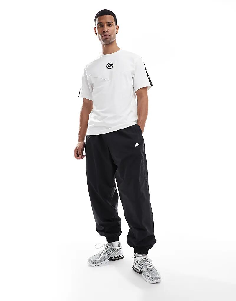 Футболка Nike с коротким рукавом белого цвета
Футболка Nike с коротким рукавом белого цвета