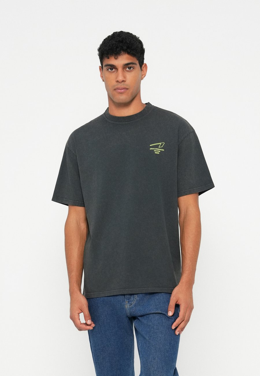 Футболка ARKK Copenhagen BOXY TEE UNISEX, Black, Черный, Футболка ARKK Copenhagen BOXY TEE UNISEX, Black
Футболка ARKK Copenhagen BOXY TEE UNISEX, Black, Черный, Футболка ARKK Copenhagen BOXY TEE UNISEX, Black