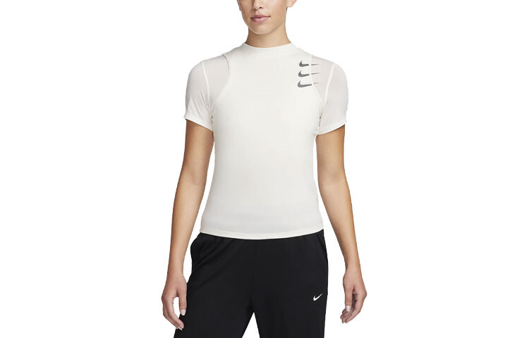 Футболка женская белая Nike
Футболка женская белая Nike