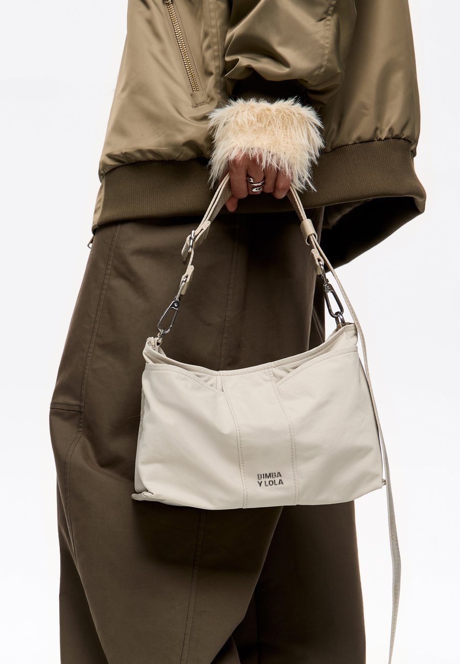 Сумка Bimba Y Lola Handbag, Blanco Piedra/Off-White
Сумка Bimba Y Lola Handbag, Blanco Piedra/Off-White