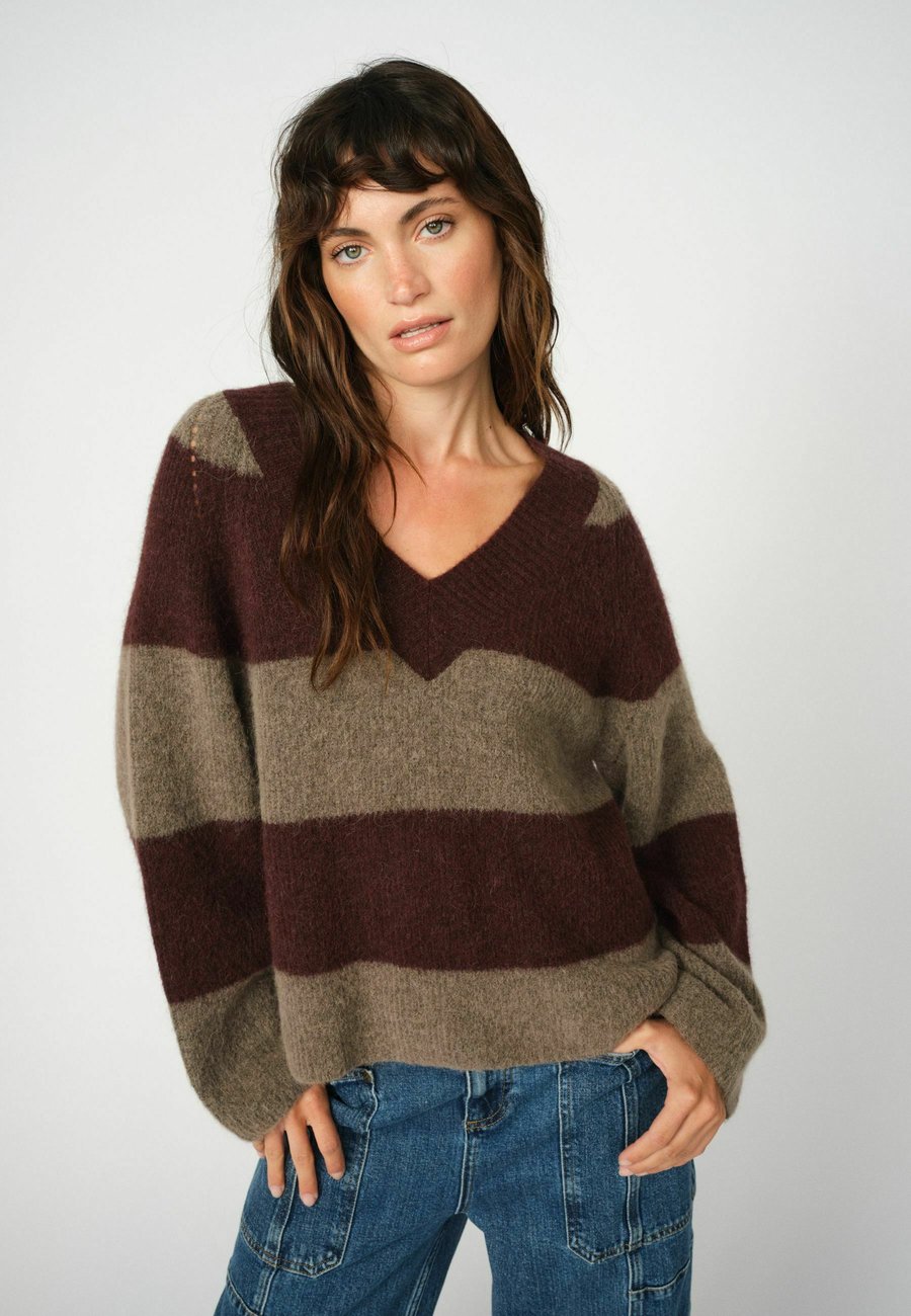 Джемпер Mos Mosh TACI STRIPE V-NECK, Fudge/Brown
Джемпер Mos Mosh TACI STRIPE V-NECK, Fudge/Brown