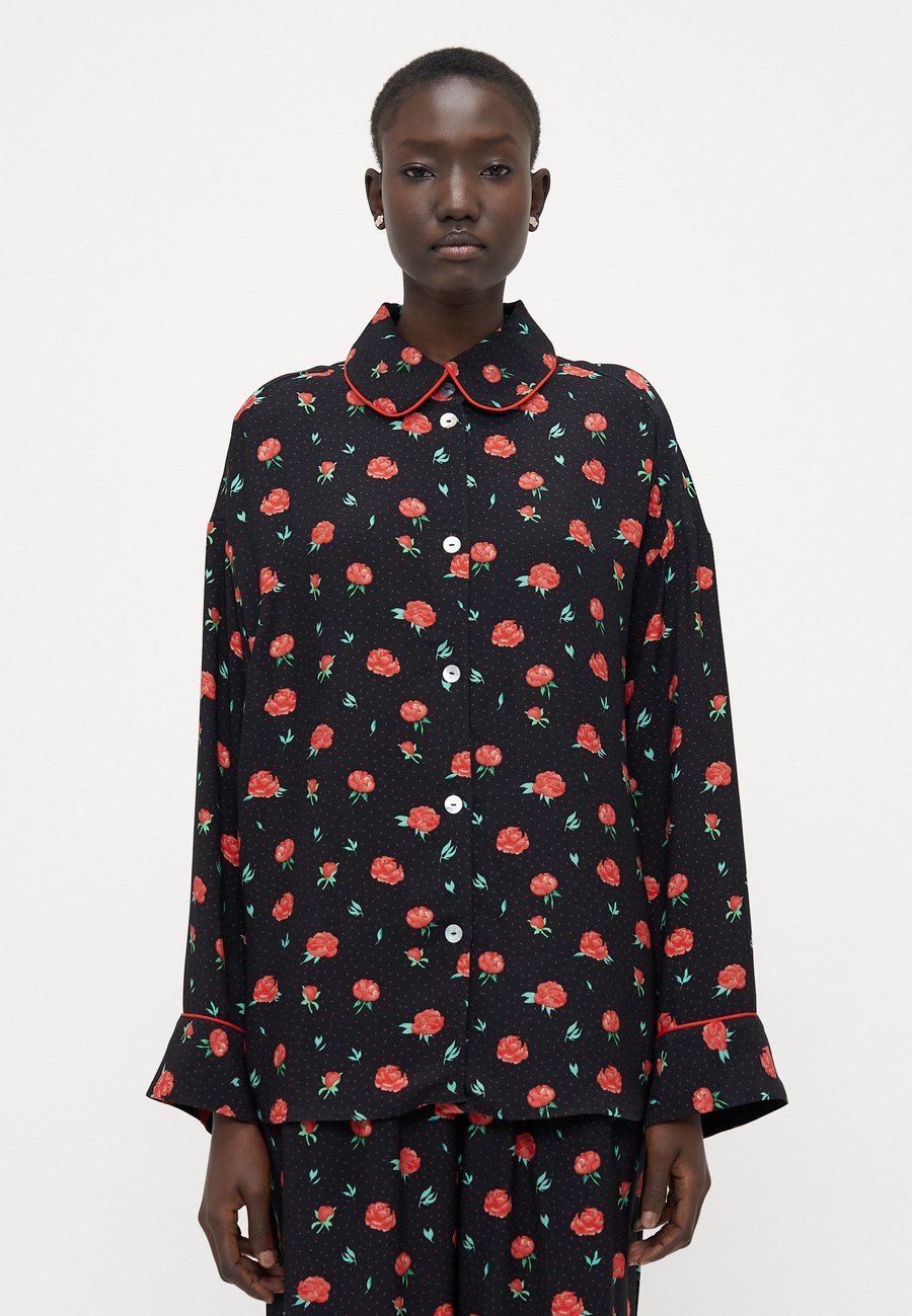 Пижамный топ Sleeper OVERSIZED IN POPPIES PRINT, Black
Пижамный топ Sleeper OVERSIZED IN POPPIES PRINT, Black