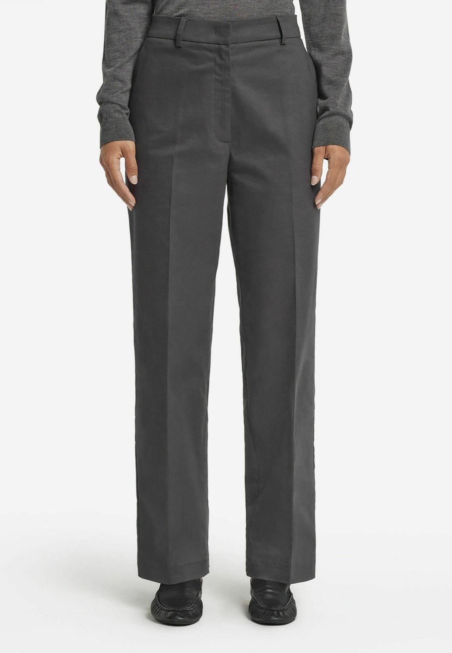 Брюки Falconeri Trousers, Grey/Mottled Dark Grey
Брюки Falconeri Trousers, Grey/Mottled Dark Grey
