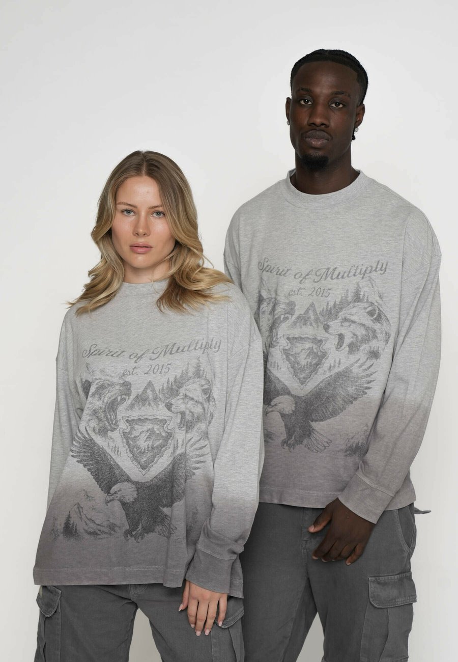 Топ Multiply Apparel OVERSIZE LONGSLEEVE CAMPSITE, Grey Melange/Mottled Grey
Топ Multiply Apparel OVERSIZE LONGSLEEVE CAMPSITE, Grey Melange/Mottled Grey