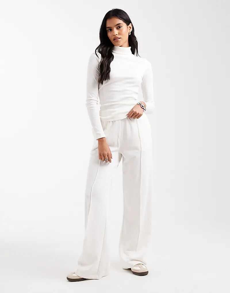 Прямые брюки-джоггеры Brave Soul из хлопка с высоким содержанием хлопка кремового цвета
Прямые брюки-джоггеры Brave Soul из хлопка с высоким содержанием хлопка кремового цвета