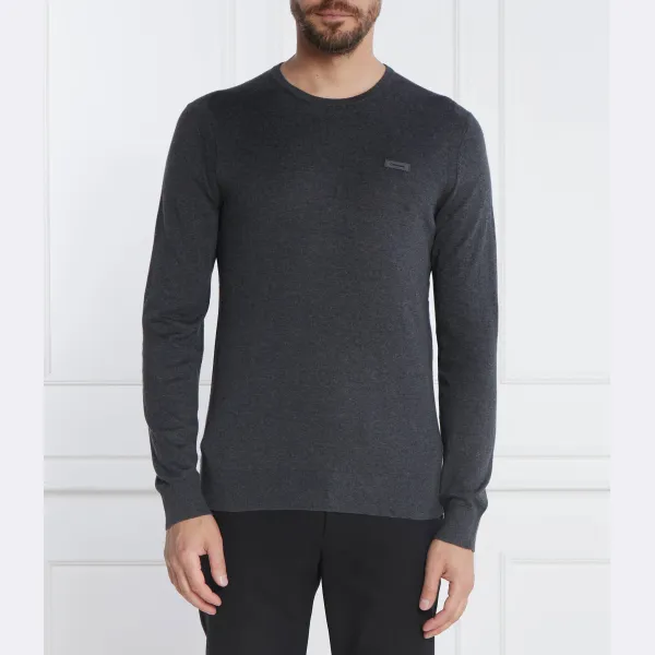 Облегающий свитер из смесового шелка с добавлением шелка Calvin Klein, черный
Облегающий свитер из смесового шелка с добавлением шелка Calvin Klein, черный