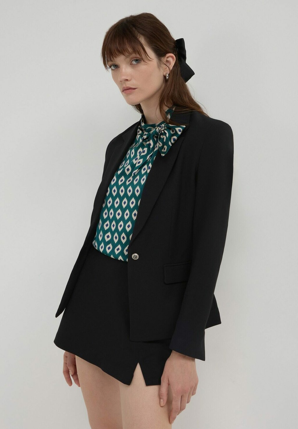 Блейзер MONOPETTO SLIM Calliope, черный
Блейзер MONOPETTO SLIM Calliope, черный