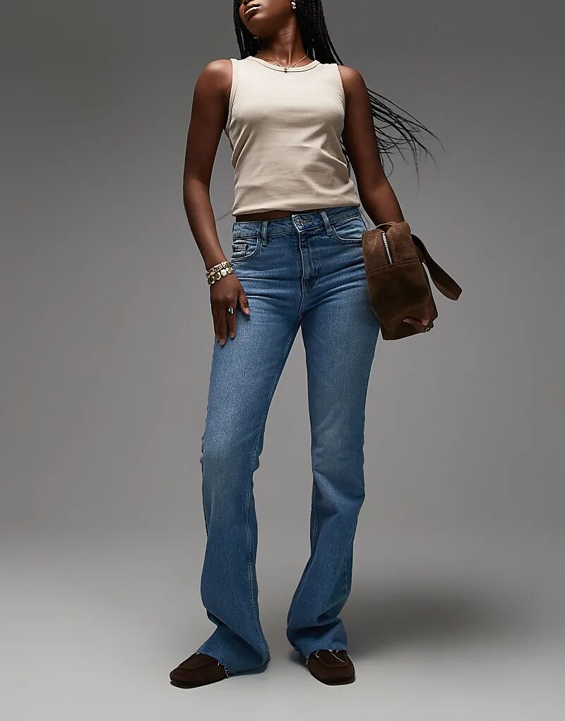 Джинсы Mango Fiona из хлопка прямого кроя с бахромой на подоле светло-голубого цвета
Джинсы Mango Fiona из хлопка прямого кроя с бахромой на подоле светло-голубого цвета