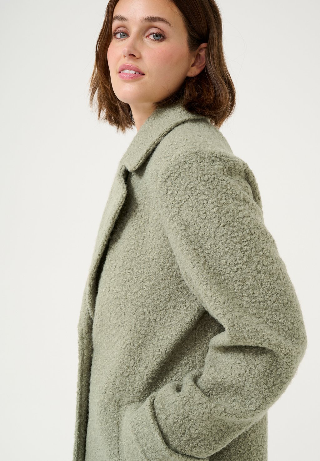 Классическое пальто KAANNI Kaffe, светло-зеленый
Классическое пальто KAANNI Kaffe, светло-зеленый