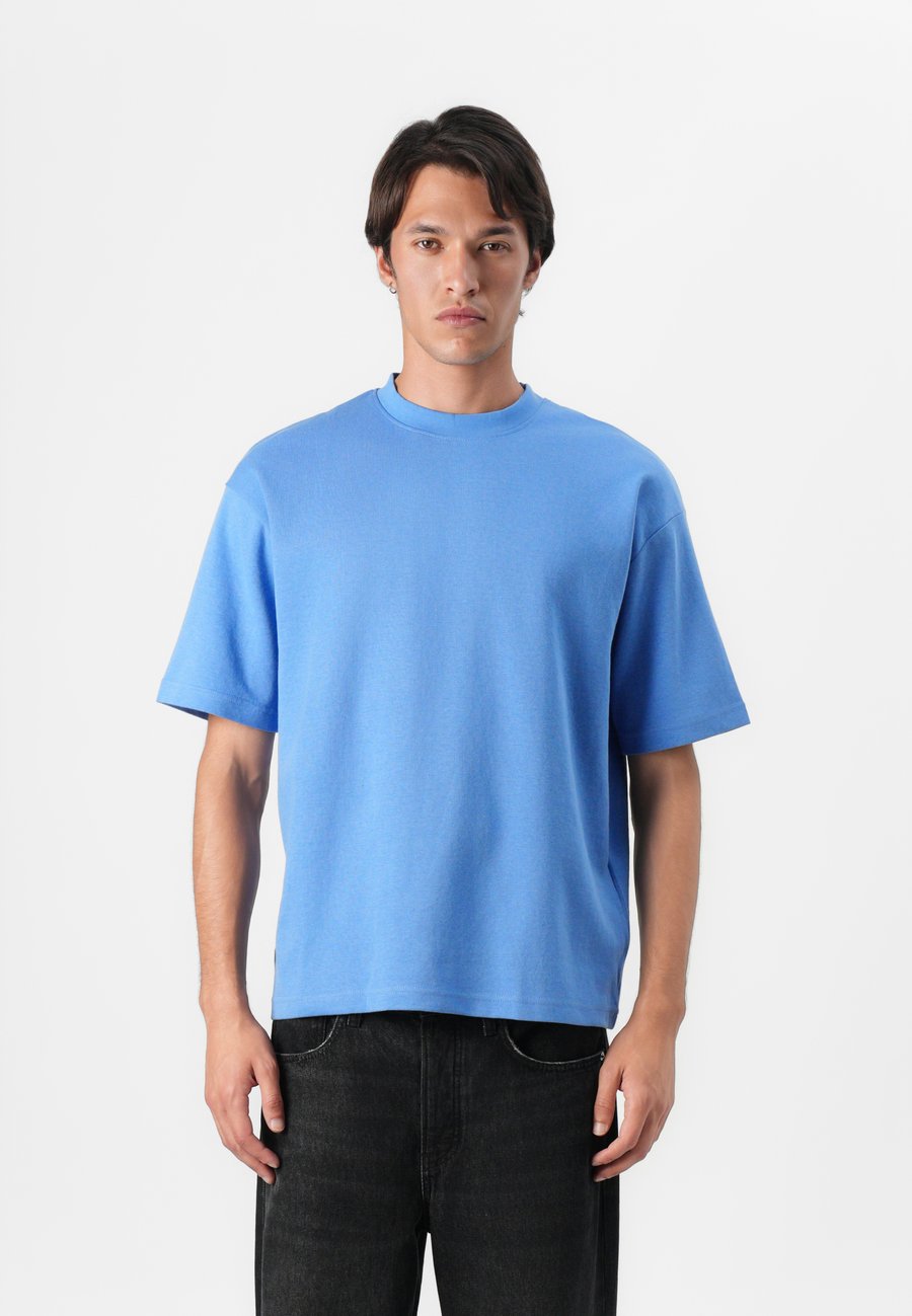 Футболка Selected Homme SLHLOOSEOSCAR O NECK TEE, Blue Bonnet/Blue, Синий, Футболка Selected Homme SLHLOOSEOSCAR O NECK TEE, Blue Bonnet/Blue
Футболка Selected Homme SLHLOOSEOSCAR O NECK TEE, Blue Bonnet/Blue, Синий, Футболка Selected Homme SLHLOOSEOSCAR O NECK TEE, Blue Bonnet/Blue