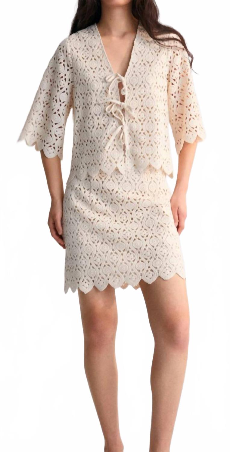 Женская блузка Narciso в белом цвете The New Society
Женская блузка Narciso в белом цвете The New Society