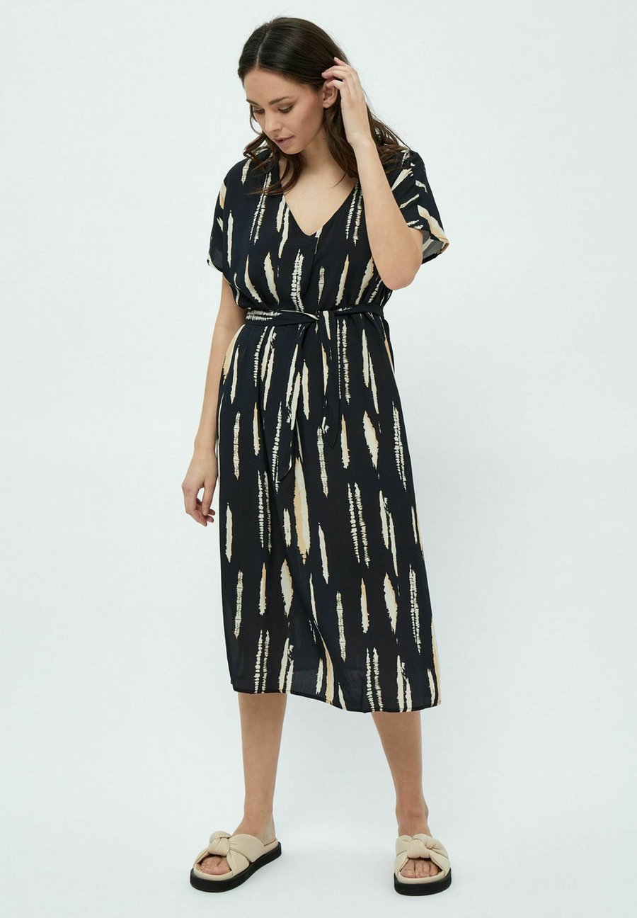 Платье PEPPERCORN NALIA ELARA , Warm Sand Print/Black
Платье PEPPERCORN NALIA ELARA , Warm Sand Print/Black