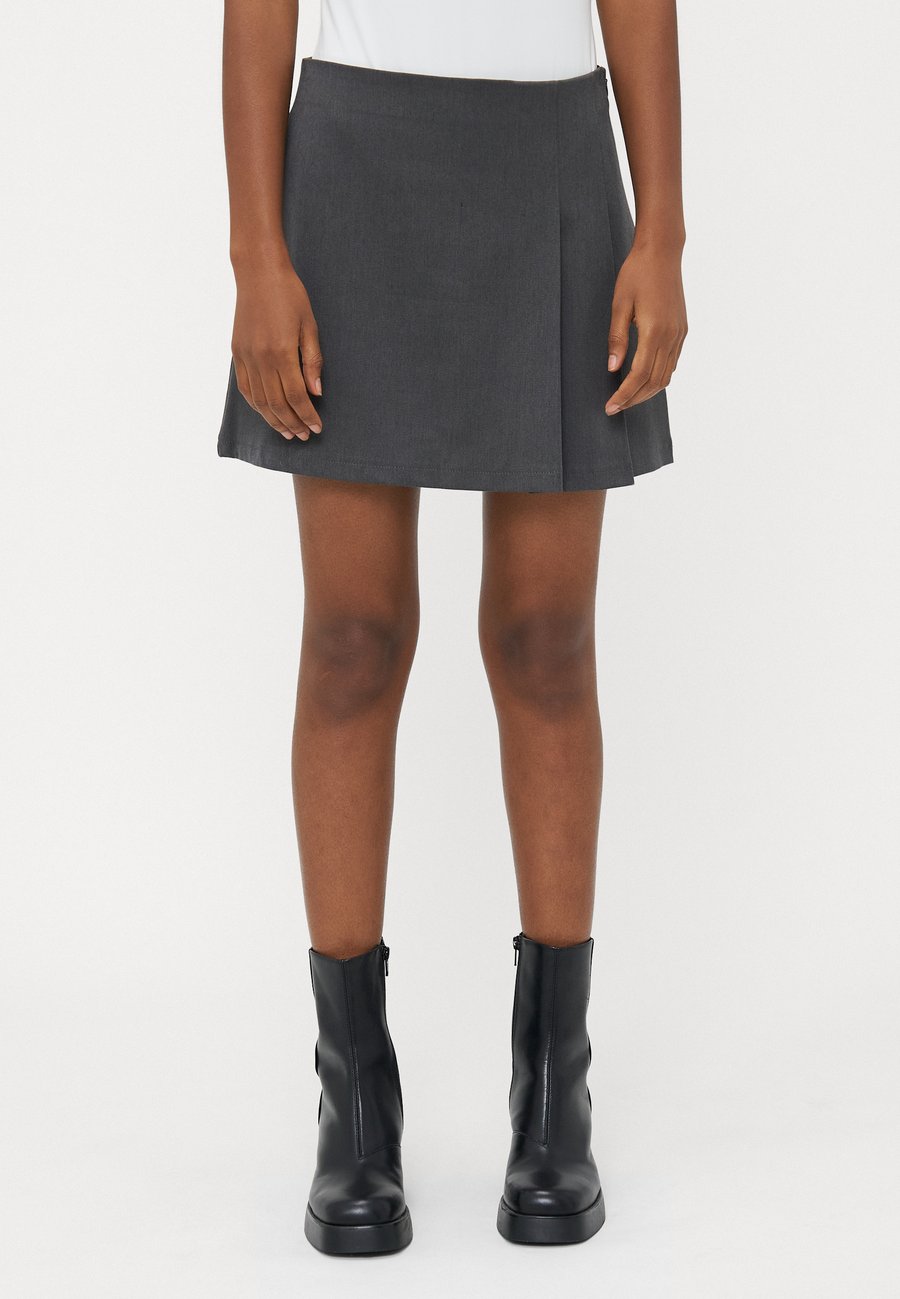 Юбка ONLY Petite ONLSULAJMA LIFE PLEAT SKIRT , Phantom/Dark Grey
Юбка ONLY Petite ONLSULAJMA LIFE PLEAT SKIRT , Phantom/Dark Grey