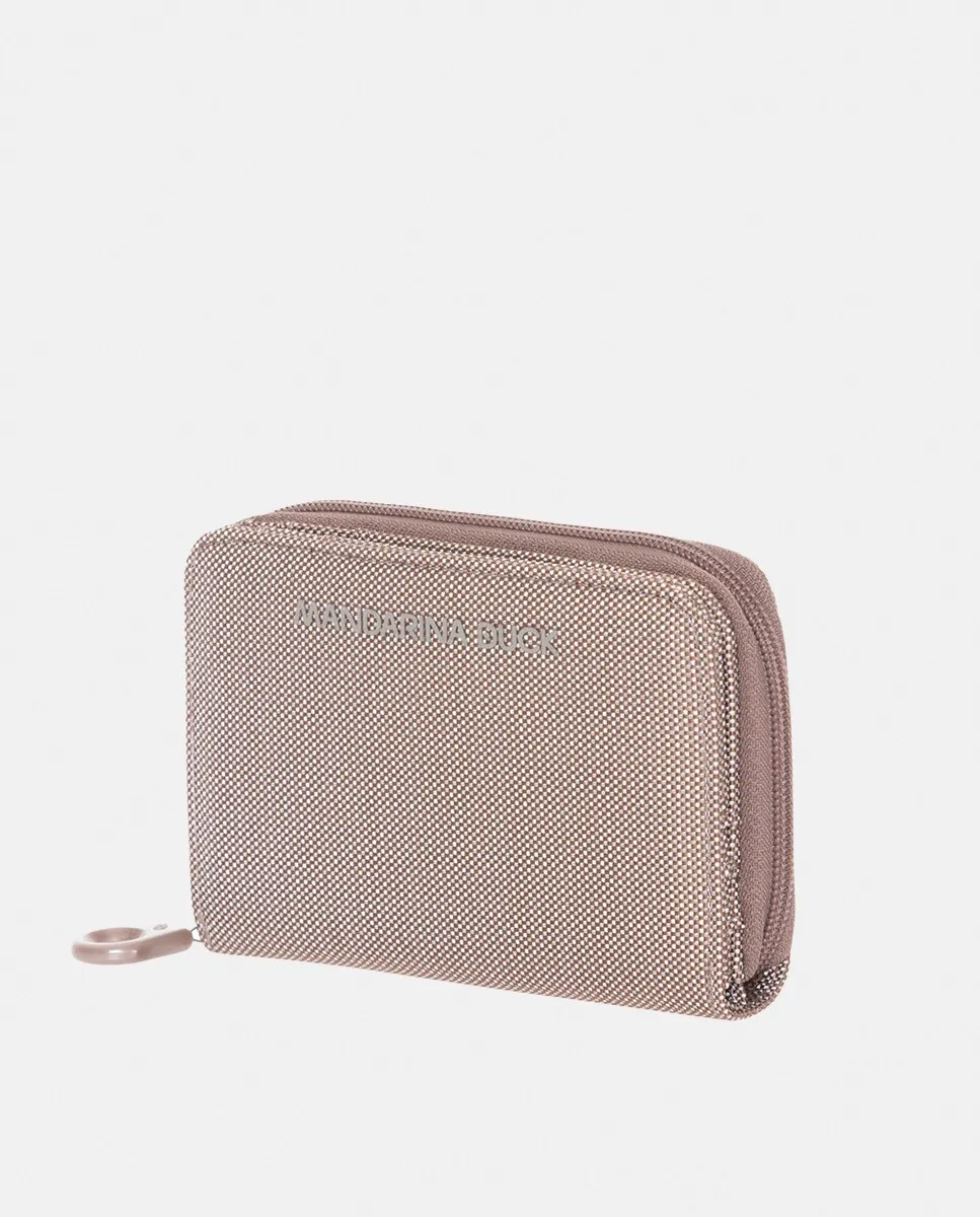 Маленький светло-коричневый кошелек на молнии Mandarina Duck, светло-коричневый
Маленький светло-коричневый кошелек на молнии Mandarina Duck, светло-коричневый