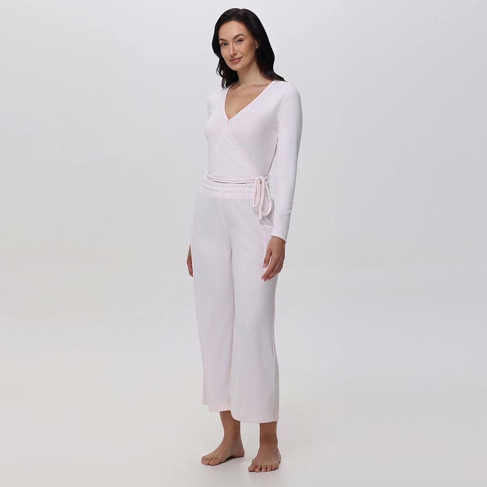 Женский комплект из пижамного топа и пижамных штанов с запахом Adyson Parker, цвет Ballet Pink 
Женский комплект из пижамного топа и пижамных штанов с запахом Adyson Parker, цвет Ballet Pink