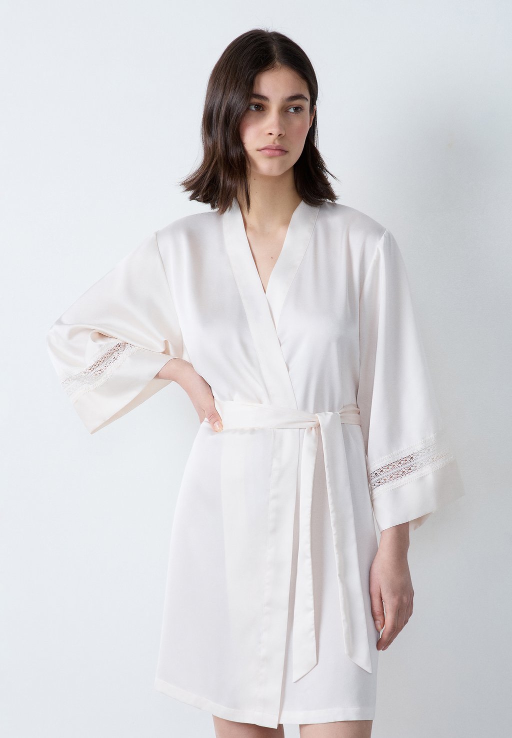 Халат FEELING Etam, слоновая кость
Халат FEELING Etam, слоновая кость