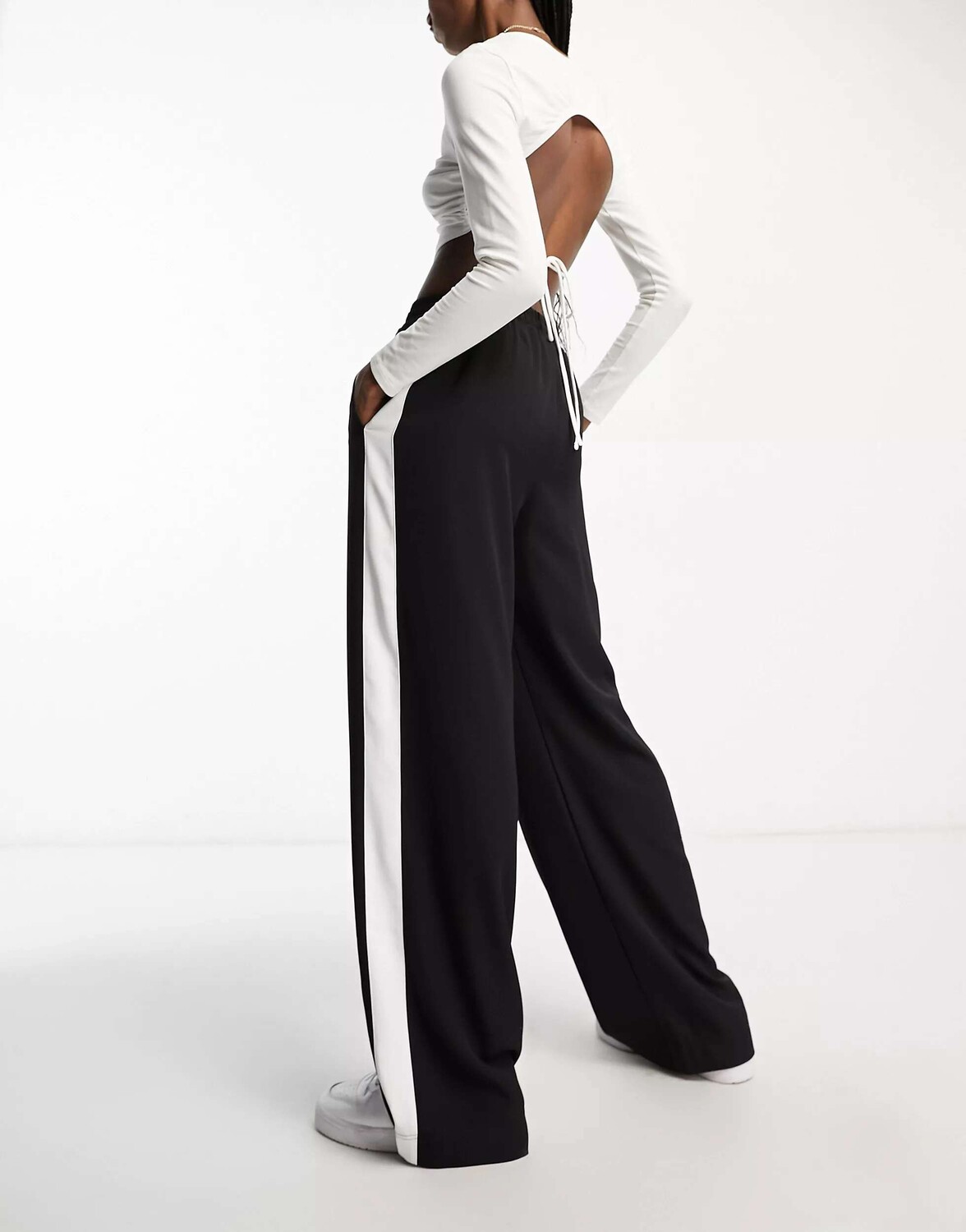 Черные брюки без застежки с контрастной вставкой ASOS Tall, Черный, Черные брюки без застежки с контрастной вставкой ASOS Tall
Черные брюки без застежки с контрастной вставкой ASOS Tall, Черный, Черные брюки без застежки с контрастной вставкой ASOS Tall