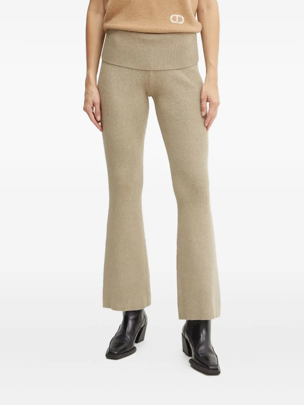 Брюки в рубчик Guess Usa, бежевый
Брюки в рубчик Guess Usa, бежевый