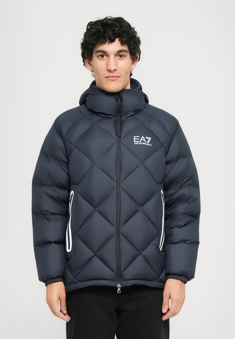 Куртка EA7 Emporio Armani MOUNTAIN QUILTED JACKET, Armani/Blue
Куртка EA7 Emporio Armani MOUNTAIN QUILTED JACKET, Armani/Blue