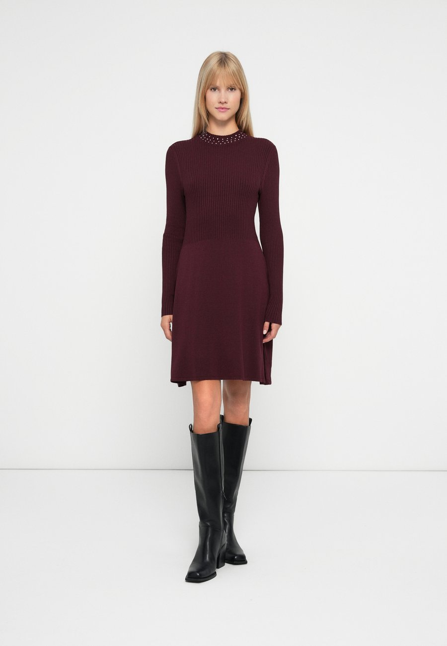 Платье ONLY ONLDEEDRA DRESS, Port Royale/Bordeaux
Платье ONLY ONLDEEDRA DRESS, Port Royale/Bordeaux