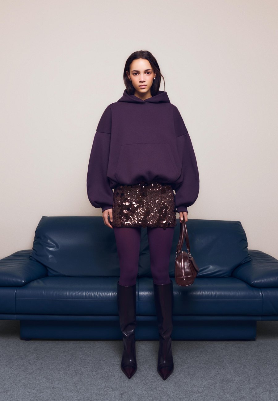 Юбка Bershka SEQUINNED , Dark Brown
Юбка Bershka SEQUINNED , Dark Brown