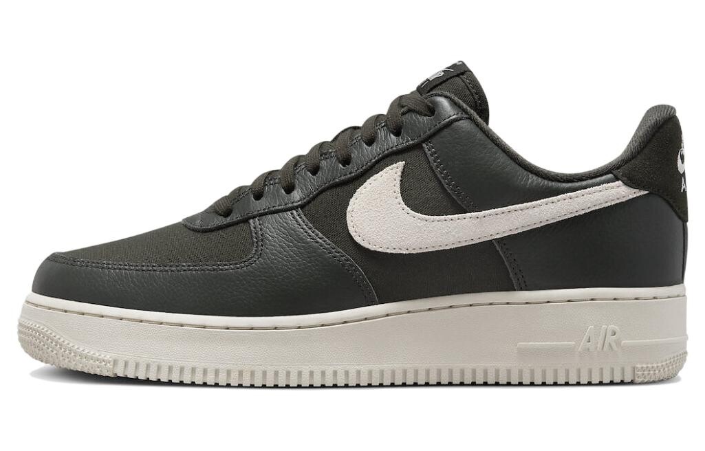 Кроссовки Nike Air Force 1, черный/белый
Кроссовки Nike Air Force 1, черный/белый