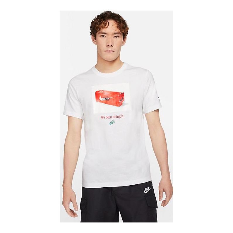 Топ AS Men's Nike Sportswear Tee SWOOSH 50 PHOTO White
Топ AS Men's Nike Sportswear Tee SWOOSH 50 PHOTO White