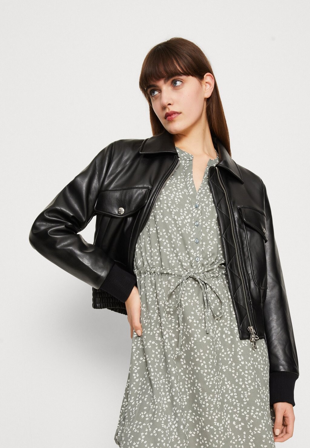 Дневное платье Onlcory V-Neck Tunic ONLY, бальзамический зеленый
Дневное платье Onlcory V-Neck Tunic ONLY, бальзамический зеленый