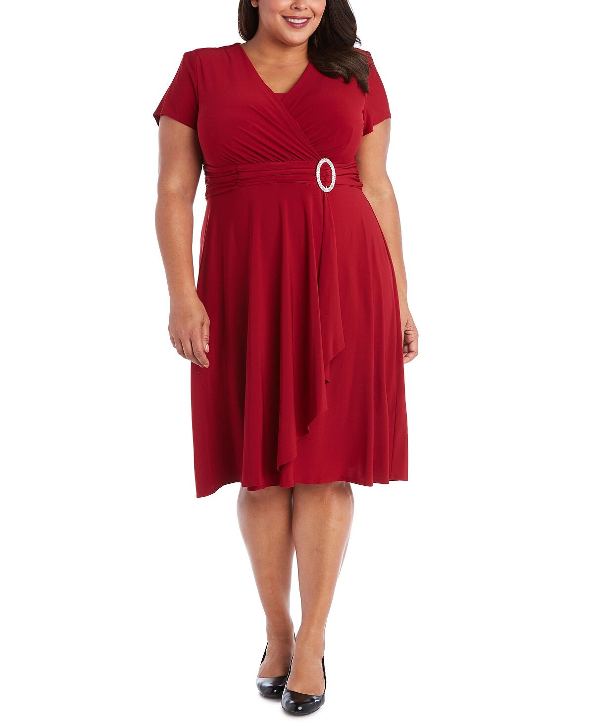 Каскадное платье больших размеров R & M Richards, красный
Каскадное платье больших размеров R & M Richards, красный