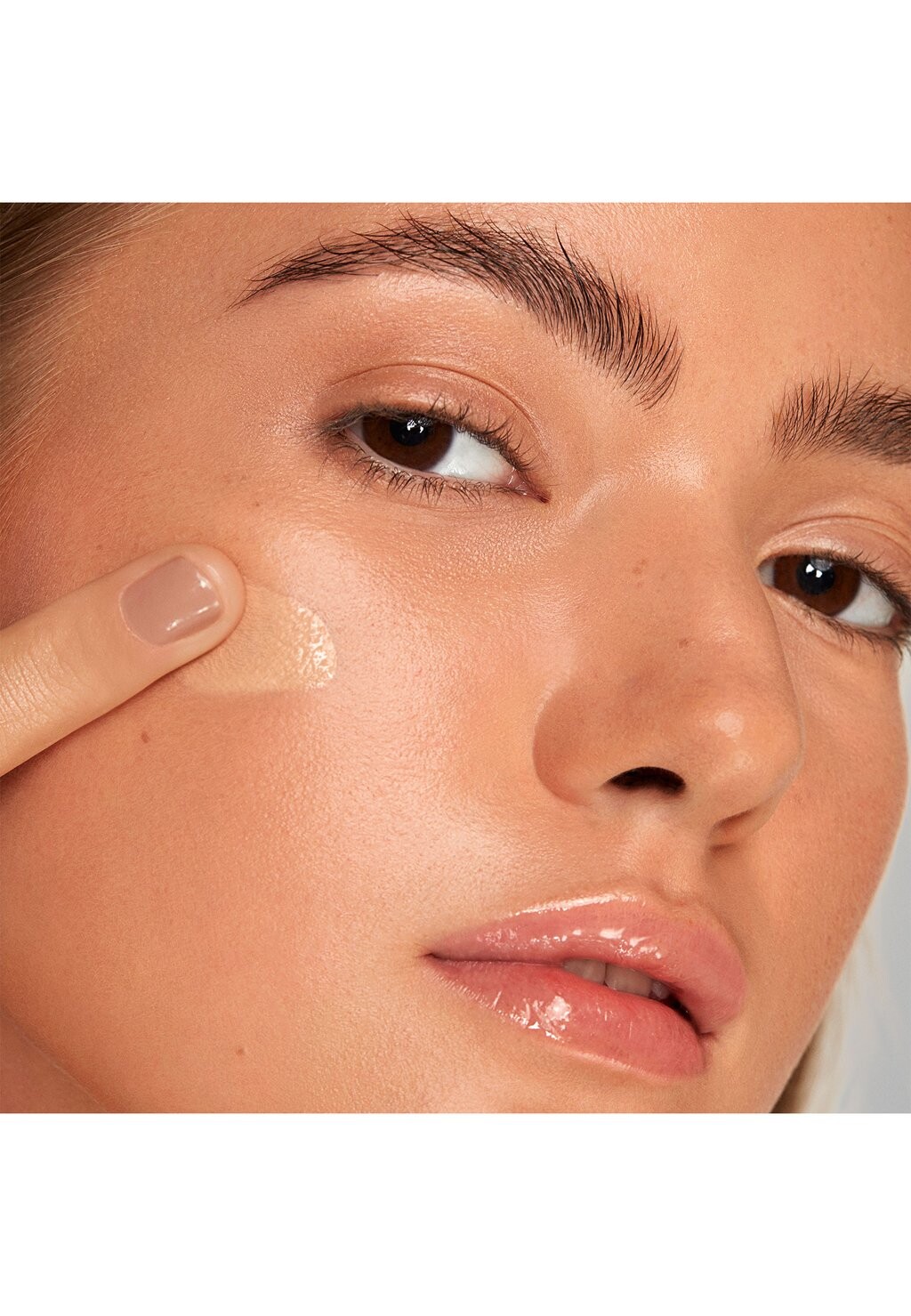 Тональное средство DIGITAL COMPLEXION FLUID Kryolan, нюд
Тональное средство DIGITAL COMPLEXION FLUID Kryolan, нюд