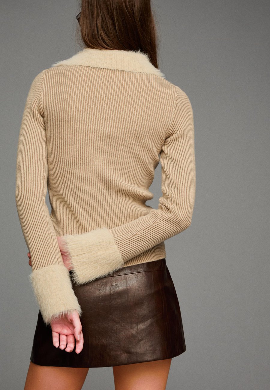 Кардиган Bershka Cardigan, Sand
Кардиган Bershka Cardigan, Sand