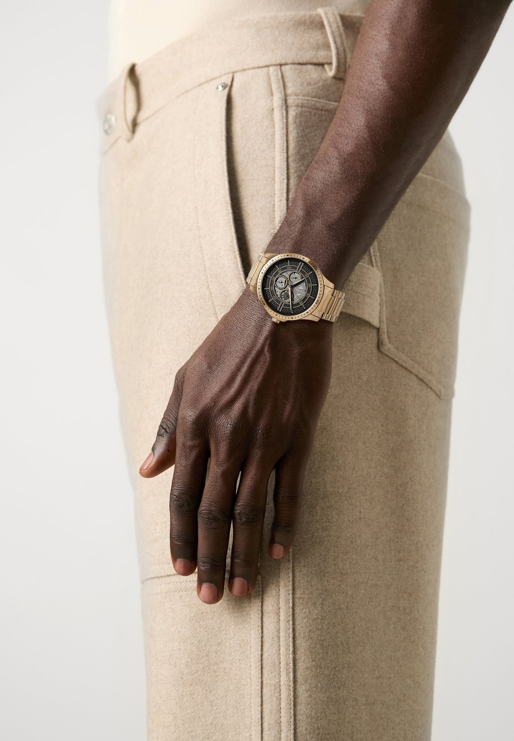 Часы HAMPTON Armani Exchange, золотой
Часы HAMPTON Armani Exchange, золотой