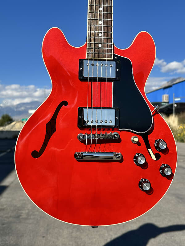 Электрогитара Gibson ES-339 2023 Cherry New Unplayed w/Case Auth Dlr 6lb15oz #234
Электрогитара Gibson ES-339 2023 Cherry New Unplayed w/Case Auth Dlr 6lb15oz #234
