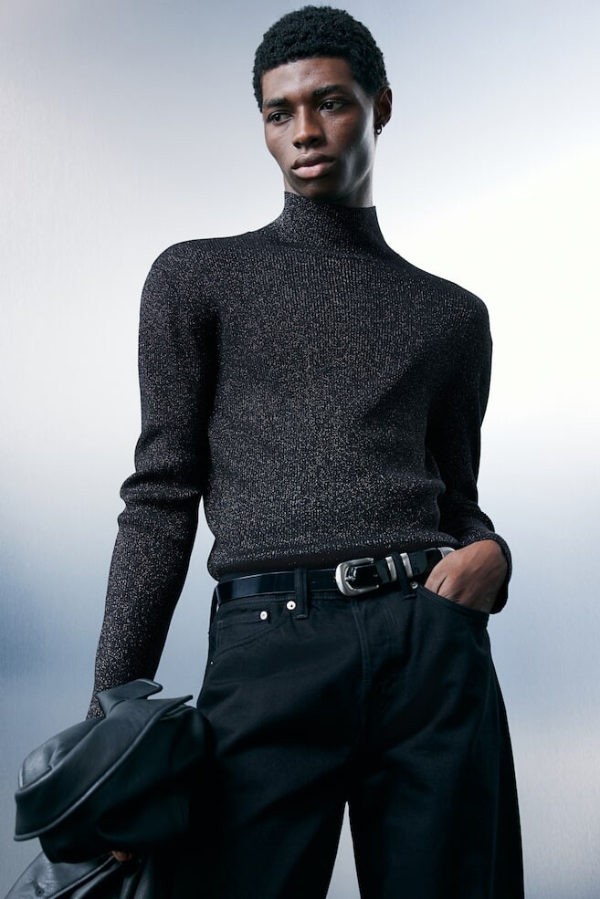 Мерцающий свитер с высоким воротником облегающего кроя H&M, черный
Мерцающий свитер с высоким воротником облегающего кроя H&M, черный