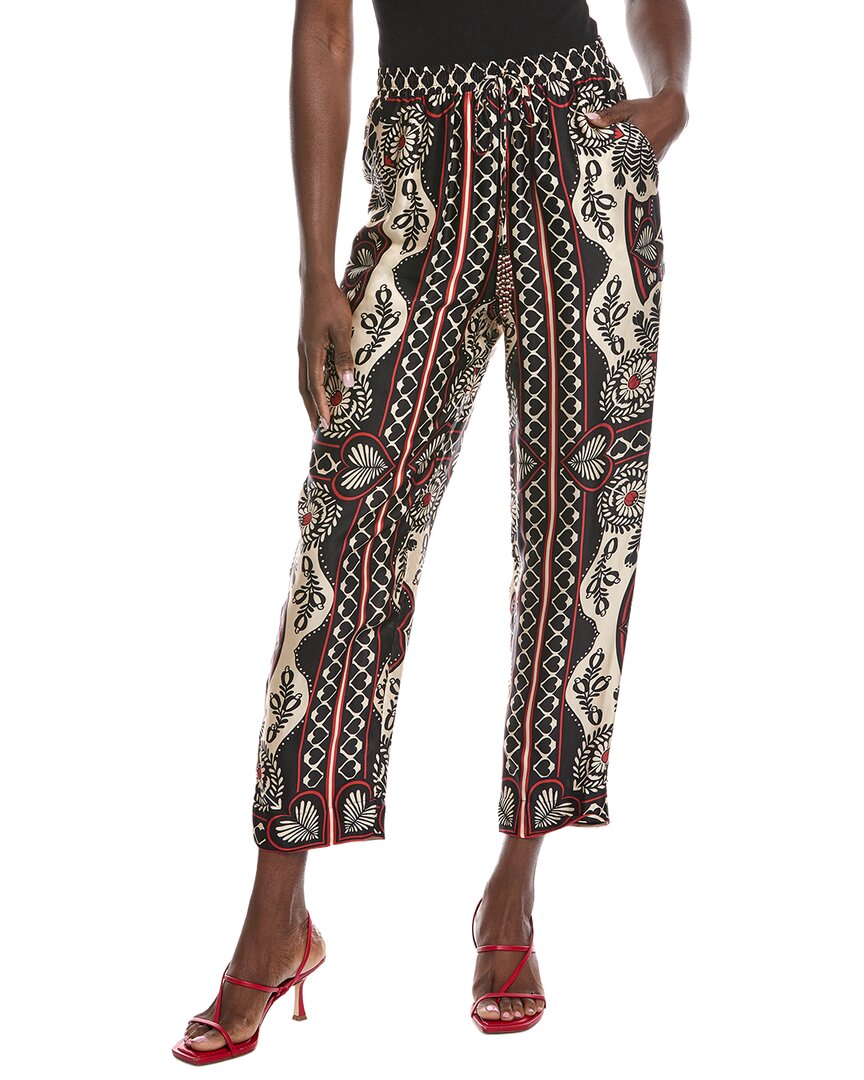 Шарф FARM Rio Passion, черные брюки
Шарф FARM Rio Passion, черные брюки