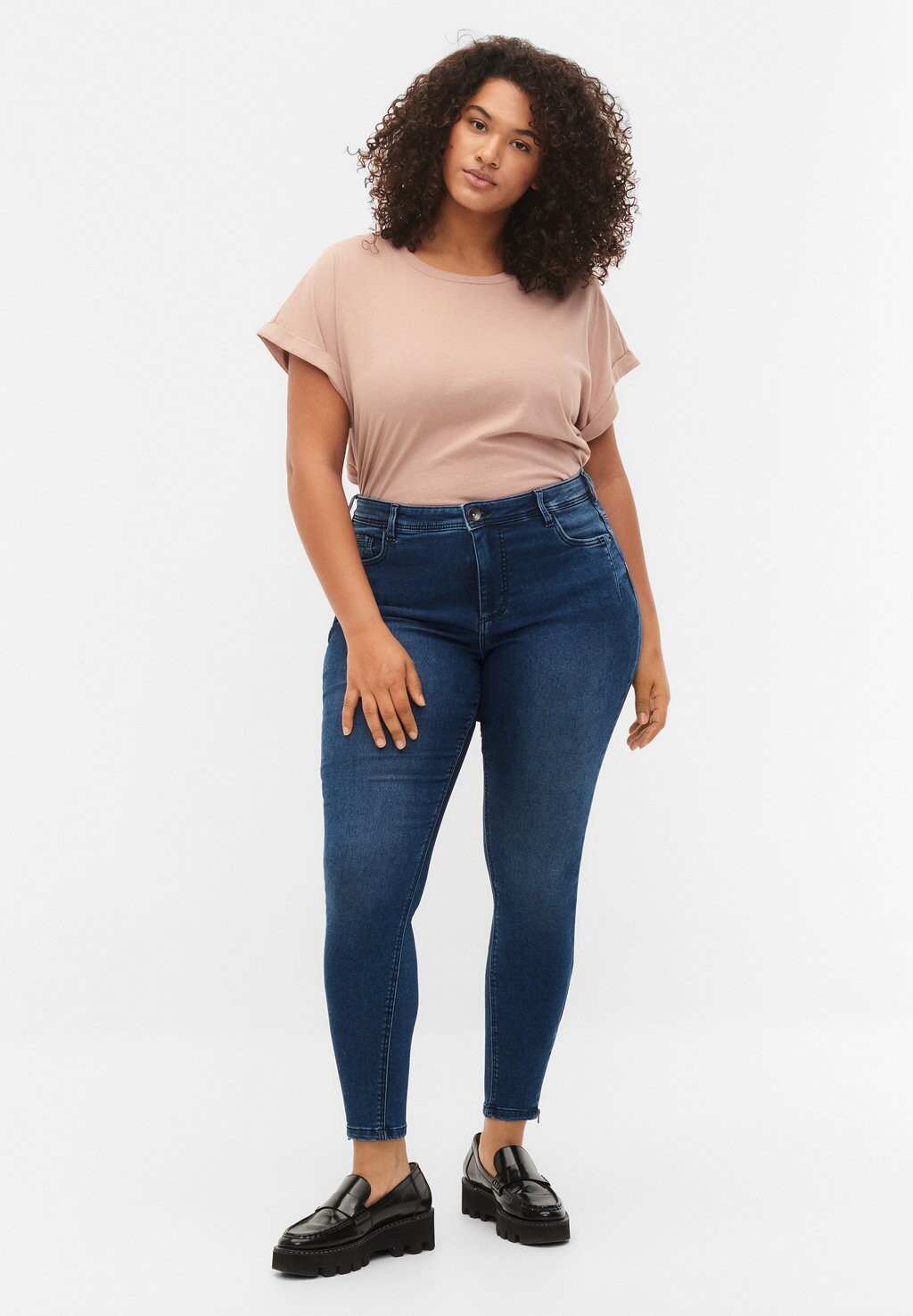 Джинсы приталенного кроя CROPPED AMY JEANS MIT REIßVERSCHLUSS Zizzi, цвет dark blue
Джинсы приталенного кроя CROPPED AMY JEANS MIT REIßVERSCHLUSS Zizzi, цвет dark blue