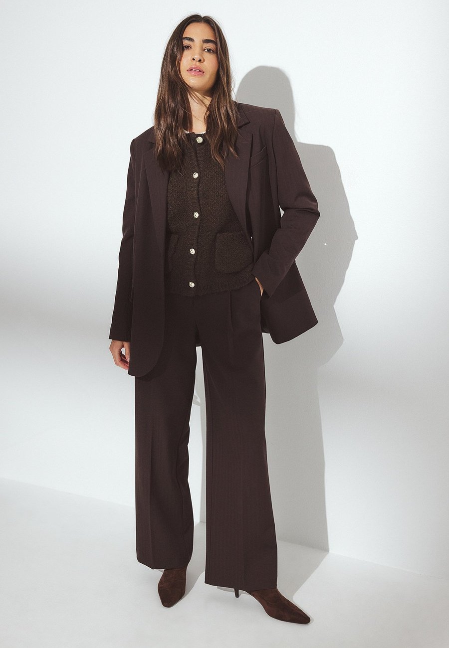 Кардиган NA-KD GOLD BUTTON, Brown
Кардиган NA-KD GOLD BUTTON, Brown