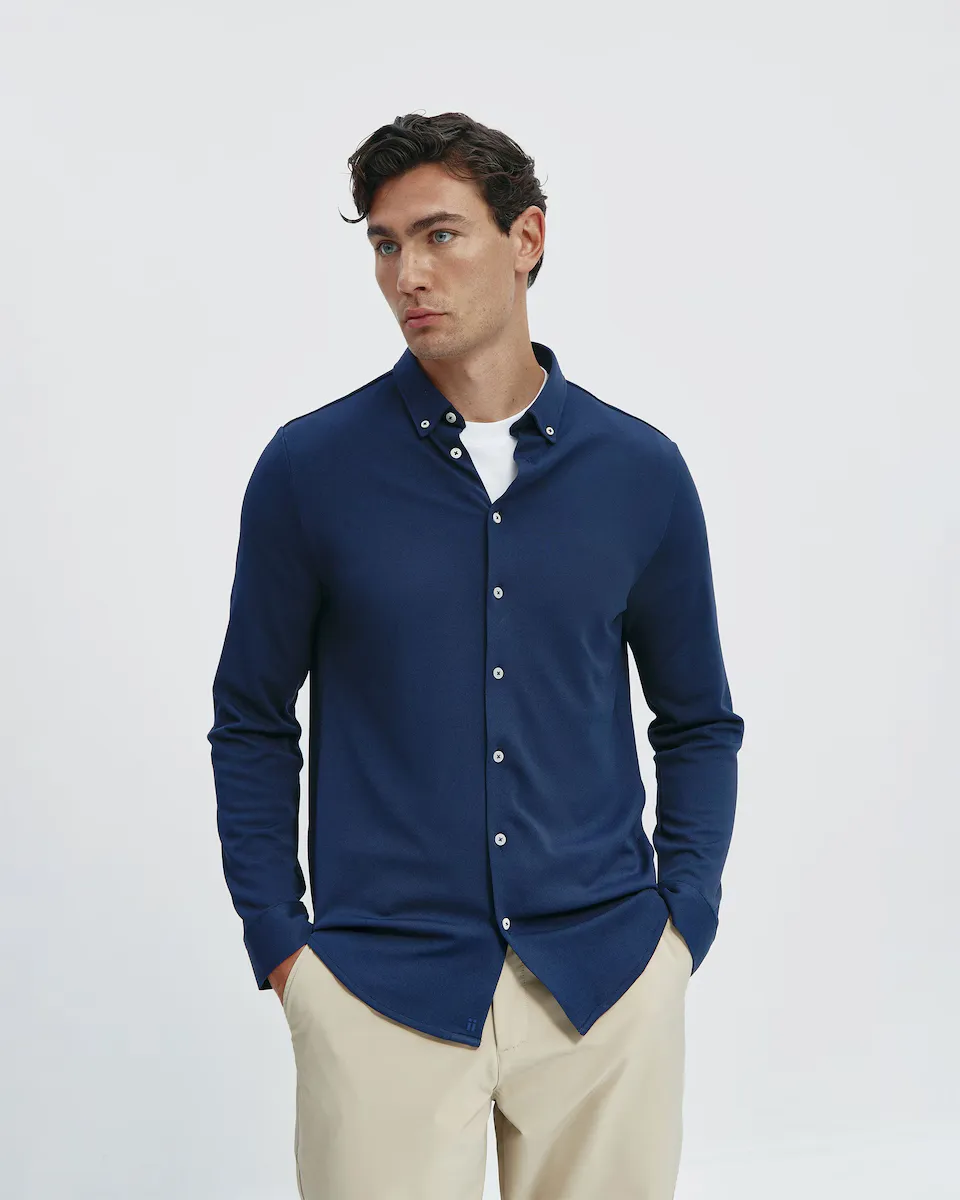 Однотонная мужская рубашка классического кроя темно-синего цвета Sepiia, темно-синий
Однотонная мужская рубашка классического кроя темно-синего цвета Sepiia, темно-синий