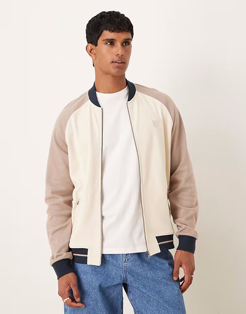 Бомбер реглан цвета булыжной мостовой Lyle & Scott
Бомбер реглан цвета булыжной мостовой Lyle & Scott