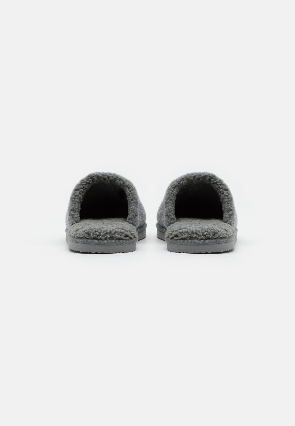 Тапочки Tamaware GANT, средне-серый
Тапочки Tamaware GANT, средне-серый