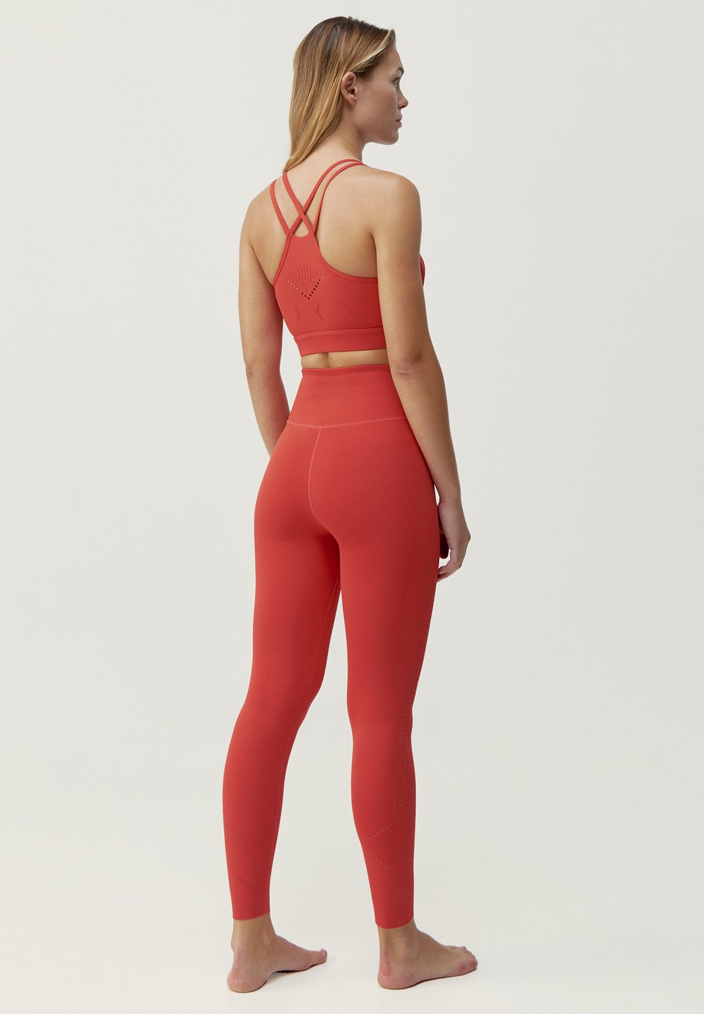 Легкая поддержка спортивного бюстгальтера SARIL Born Living Yoga, красный
Легкая поддержка спортивного бюстгальтера SARIL Born Living Yoga, красный