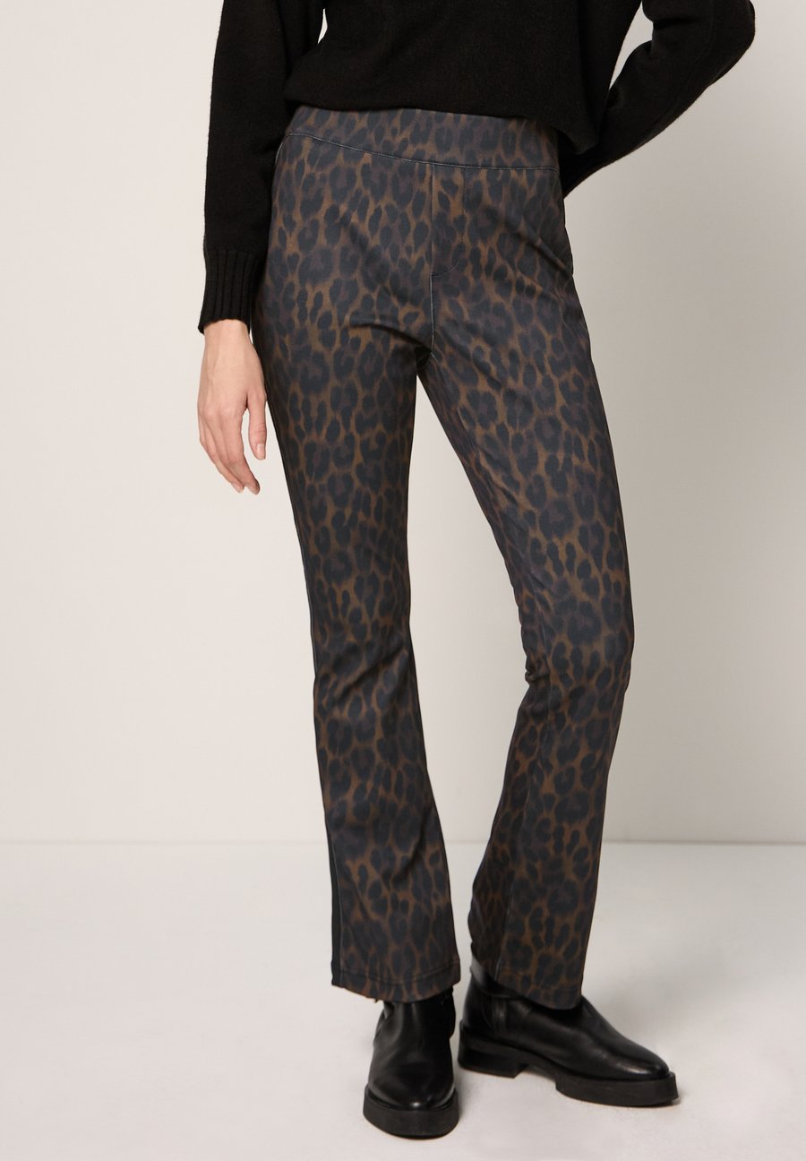 Брюки Street One Studio Trousers, Schwarz/Black
Брюки Street One Studio Trousers, Schwarz/Black