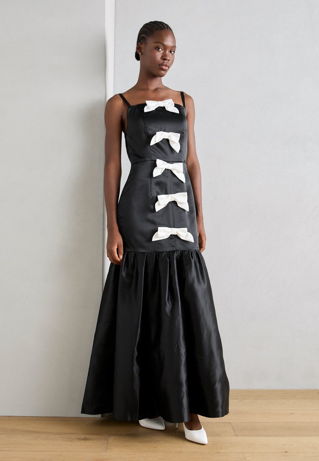 Одежда для особых случаев ROMY Jarlo, черный
Одежда для особых случаев ROMY Jarlo, черный