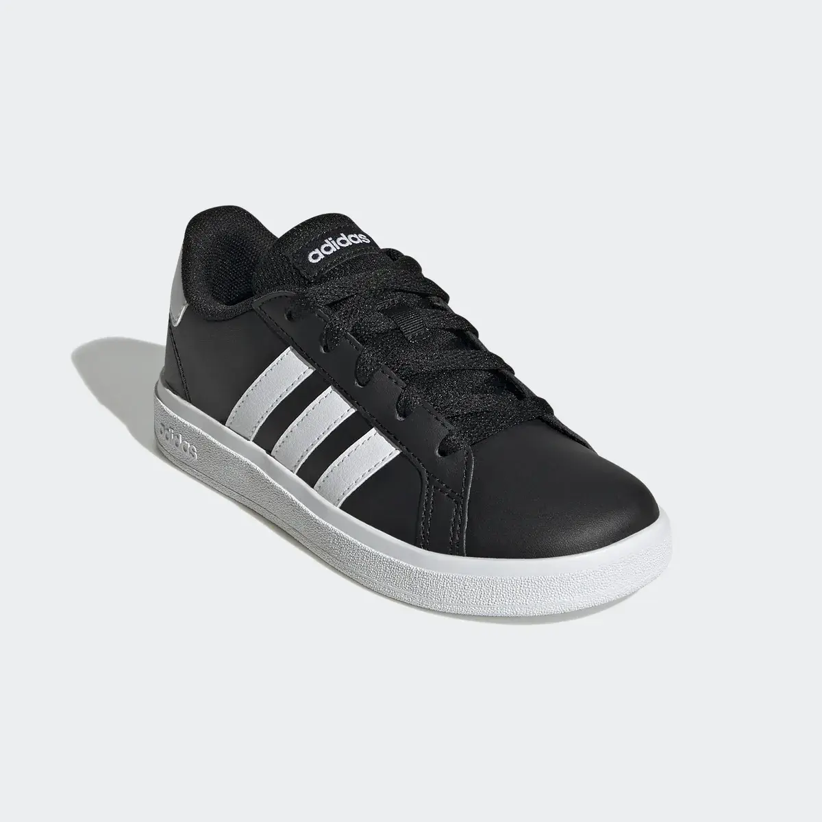 Кроссовки Adidas Sportswear "GRAND COURT LIFESTYLE TENNIS LACE-UP", дизайн по стопам суперзвезды Adidas, цвет Core Black / Cloud White / Core Black
Кроссовки Adidas Sportswear "GRAND COURT LIFESTYLE TENNIS LACE-UP", дизайн по стопам суперзвезды Adidas, цвет Core Black / Cloud White / Core Black