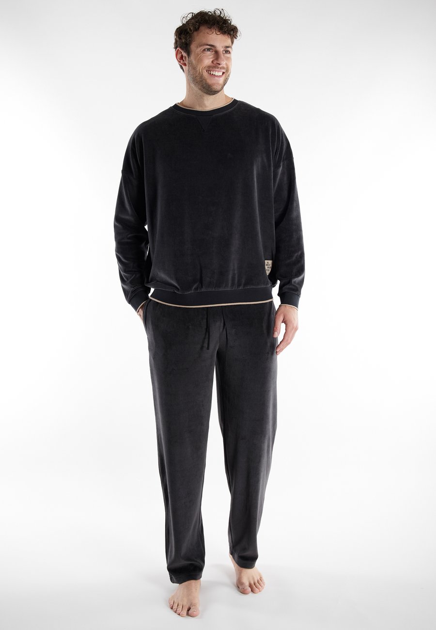 Пижамный комплект TOM TAILOR SET, Schwarz Mittel Uni/Black
Пижамный комплект TOM TAILOR SET, Schwarz Mittel Uni/Black