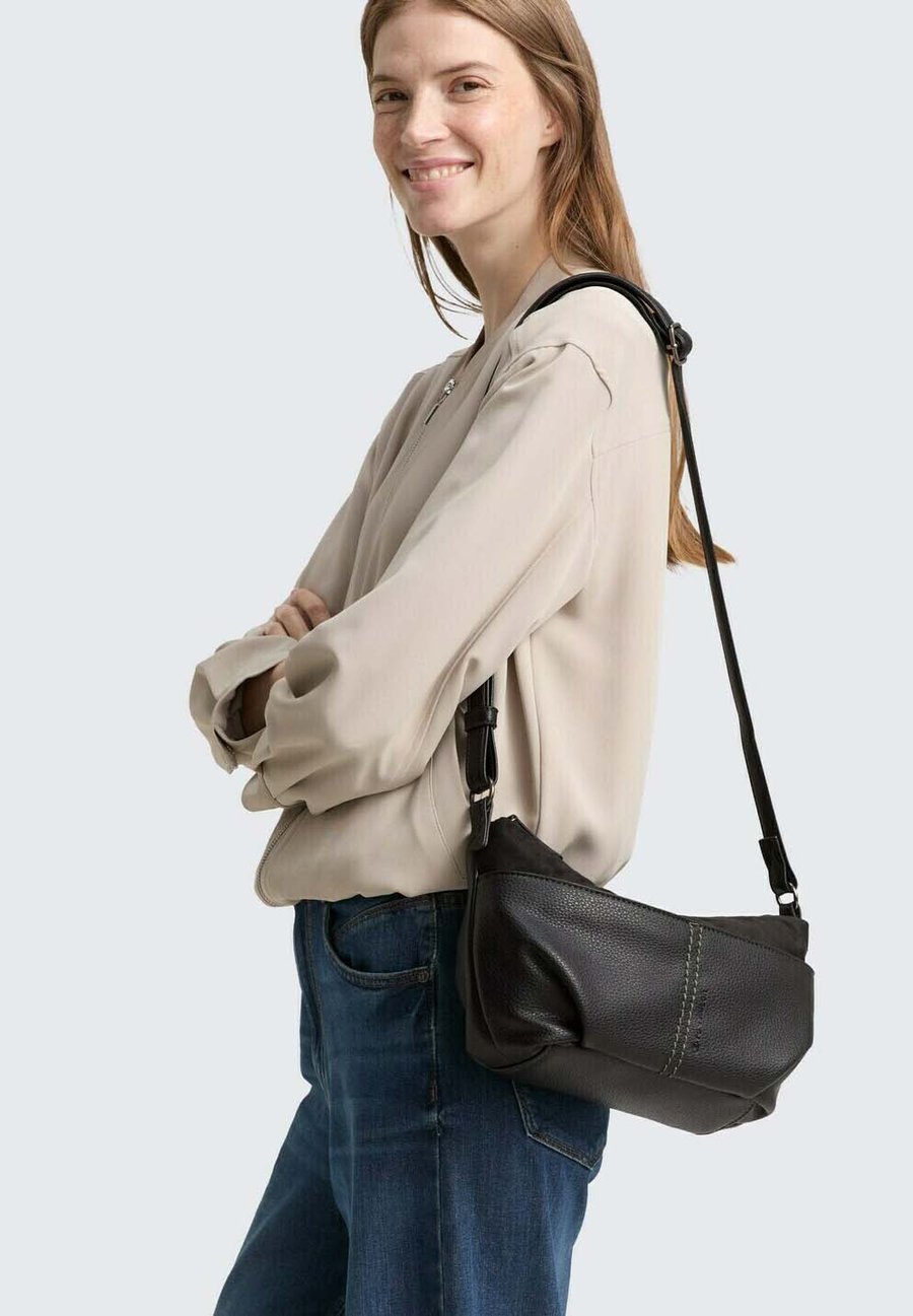 Сумка кросс-боди TOM TAILOR Cross body bag, Schwarz Black/Black
Сумка кросс-боди TOM TAILOR Cross body bag, Schwarz Black/Black