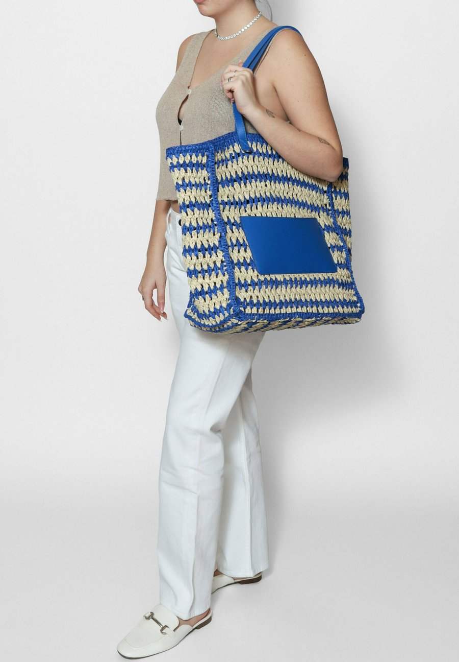 Сумка-шоппер Chiara Ferretti SHOULDER , Blue
Сумка-шоппер Chiara Ferretti SHOULDER , Blue