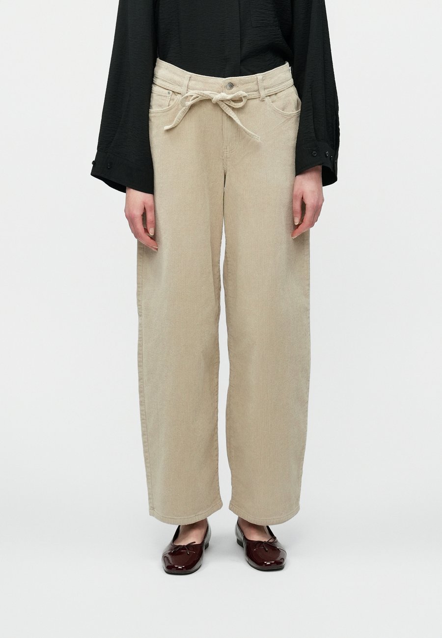 Брюки ONLY ONLGIANNA GLOBAL BELT, Oatmeal/Beige
Брюки ONLY ONLGIANNA GLOBAL BELT, Oatmeal/Beige